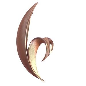 Vintage Trifari Leaf Brooch Pin Classic Brushed and Smooth 35" Gold Tone‎ l